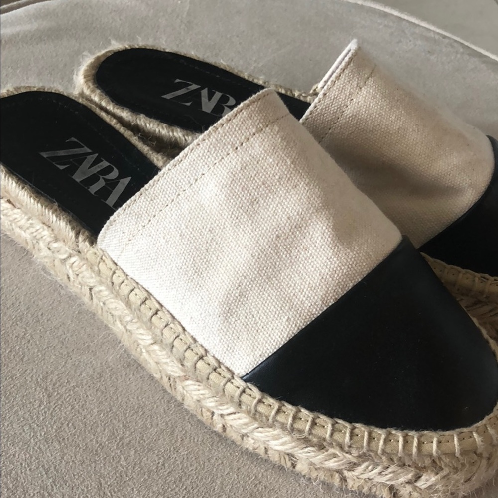 Slip ons - Picture 2 of 4